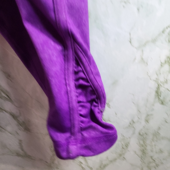 XERSION Fitted Capri Leggings - Picture 6 of 13